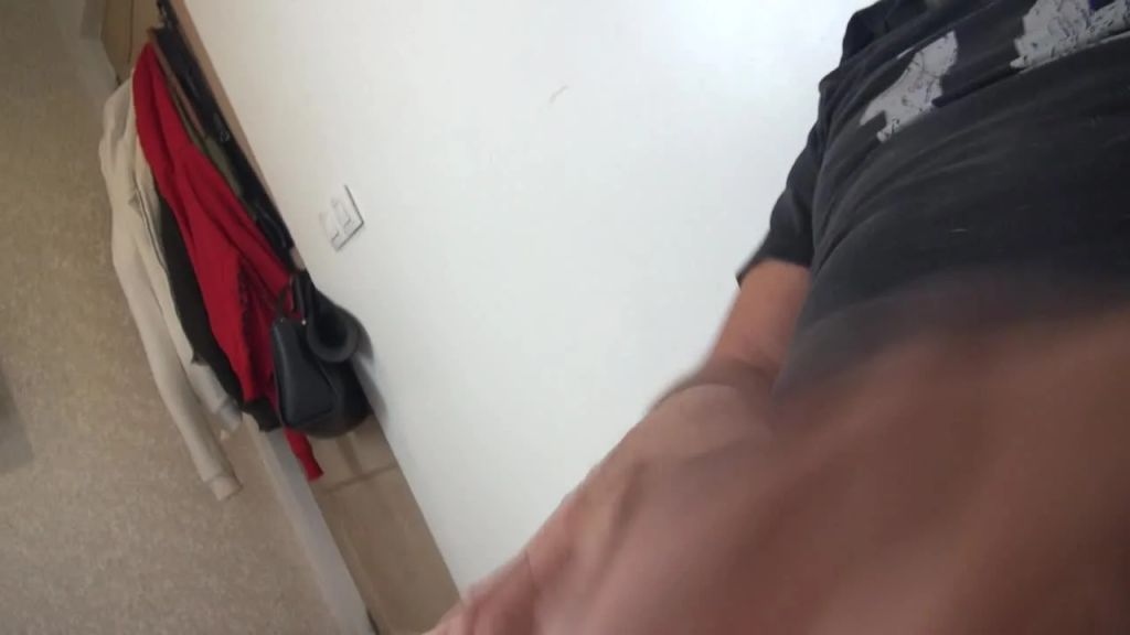 sexy foto nr. 1 von SCHOCK! stiefPAPA beim wichsen ERWISCHT