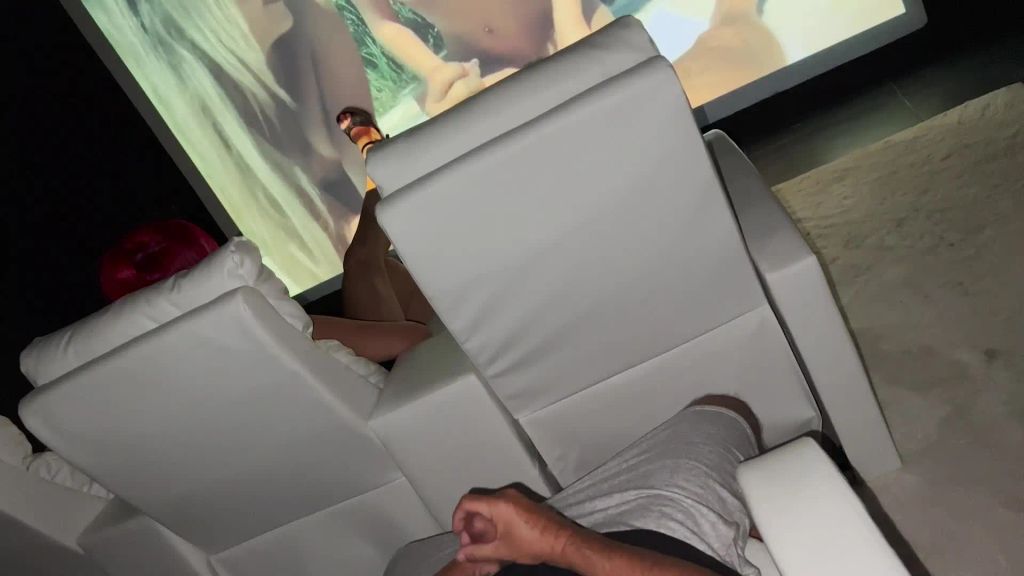 sexy foto nr. 1 von FAST ERWISCHT IM PORNOKINO!!!