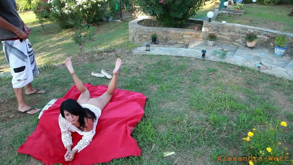 sexy foto nr. 1 von PUBLIK FREIFICK AUF DER WIESE UND PUBLIC VIEWING MIT MEGA CR