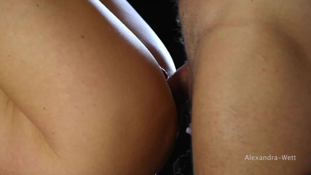 sexy foto nr. 3 von GANZ NAH! Vom Orgasmus zuckende Squirt-Fotze!