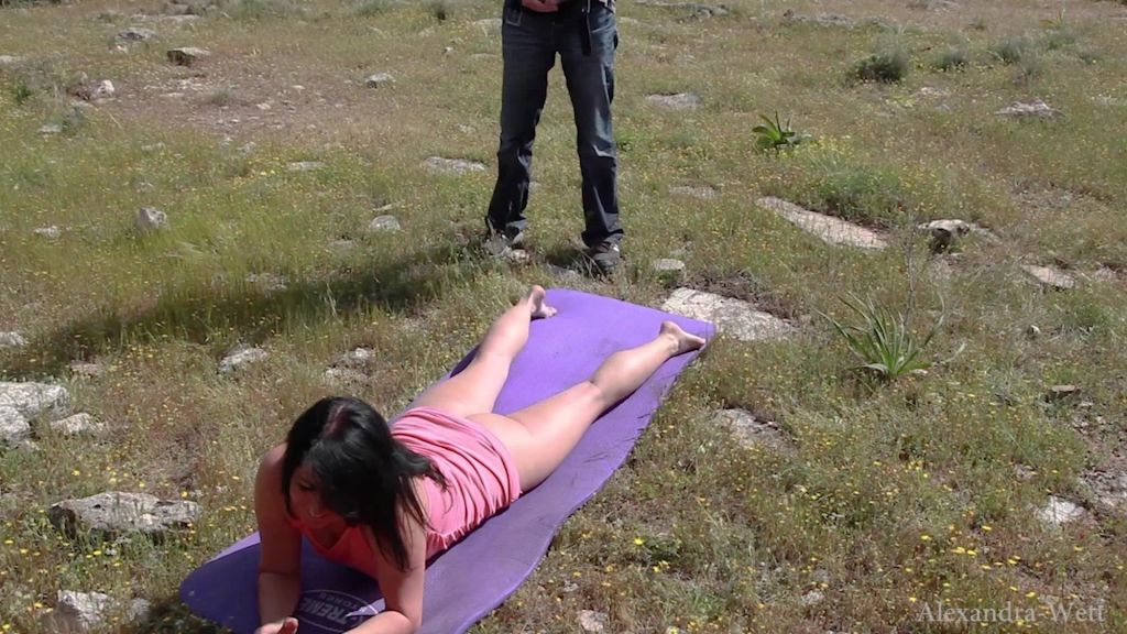 sexy foto nr. 2 von Freefuck auf der Frühlingswiese! Meine Fotze ist für alle da