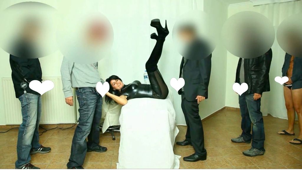 sexy foto nr. 10 von ABSPRITZ TREFFEN! 10 HARTE SCHWÄNZE FÜR DIE LATEXSCHLAMPE! F