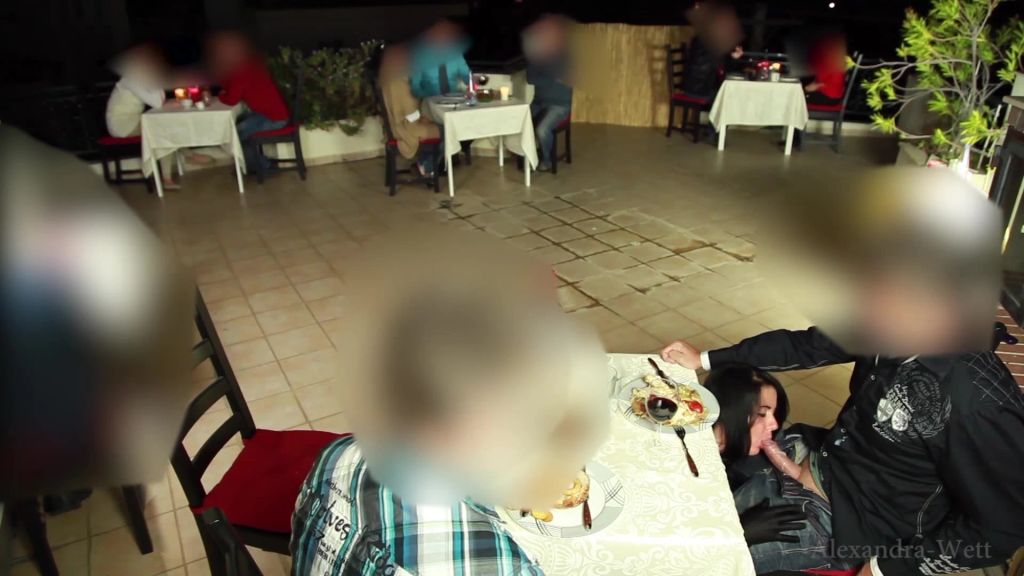 sexy foto nr. 6 von Public extrem! Geiler 3-er im Restaurant! 5x gespritzt