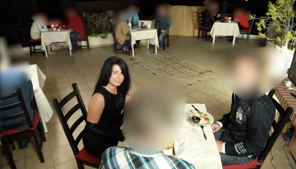Public extrem! Geiler 3-er im Restaurant! 5x gespritzt