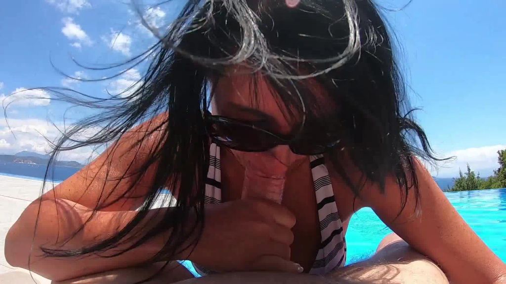 sexy foto nr. 5 von FREMDSCHWANZ IM POOL PUBLIK ABGEBLASEN!