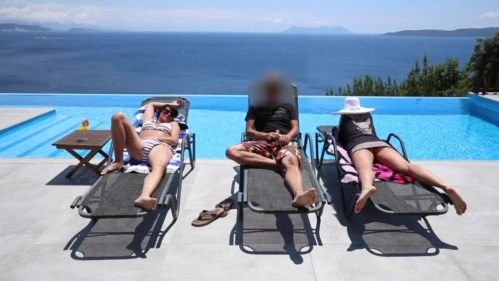 sexy foto nr. 3 von PUBLIK! Seine Frau bringt es nicht, so fickt er mich!