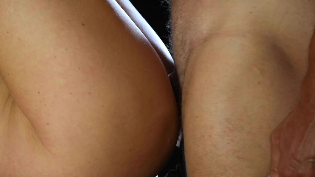 sexy foto nr. 4 von GANZ NAH! Vom Orgasmus zuckende Squirt-Fotze!