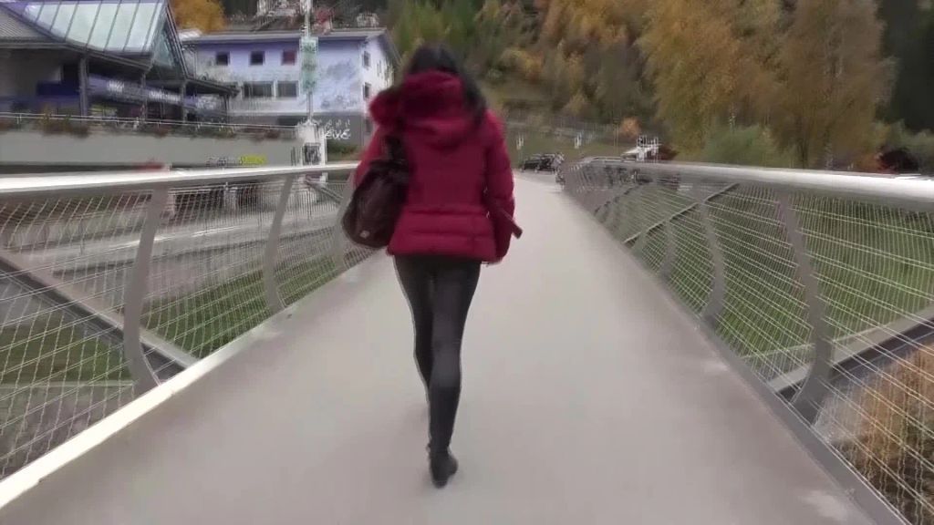 sexy foto nr. 1 von Publik Extrem! Mitten in der Gondel gefickt.