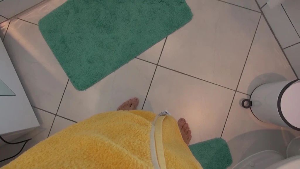sexy foto nr. 3 von Stiefpapa fickt mich im Bad während Stiefmutti in der Küche