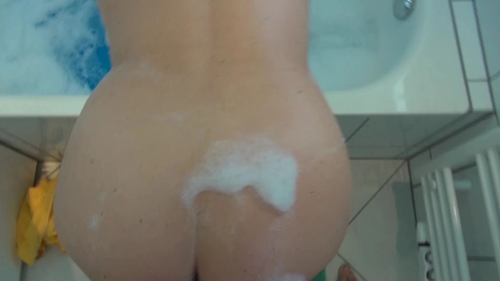 sexy foto nr. 8 von Stiefpapa fickt mich im Bad während Stiefmutti in der Küche