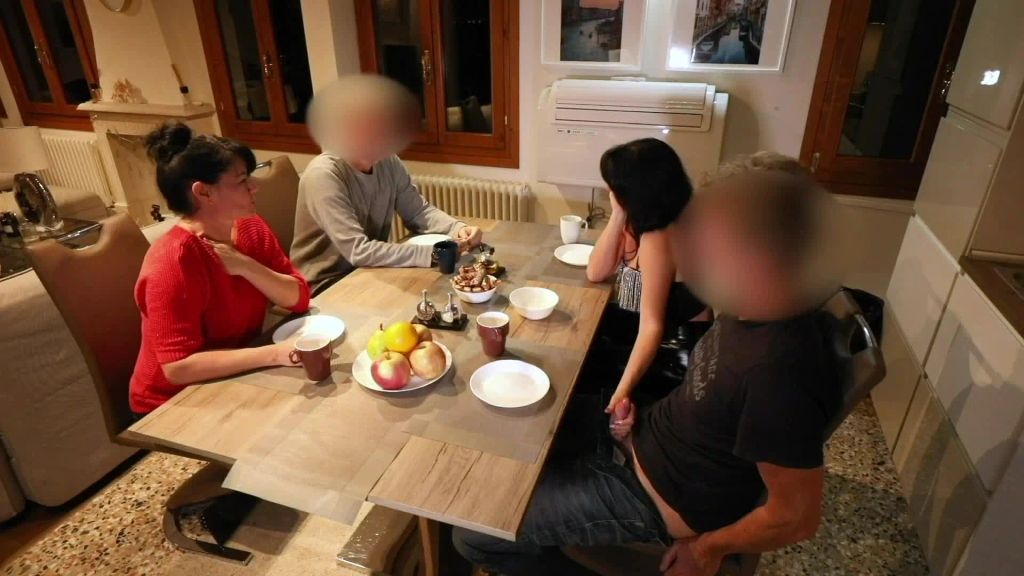 18 Jährigen beim gemeinsamen Abendessen entjungfert