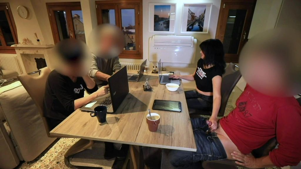 sexy foto nr. 2 von 18 JÄHRIGEN AZUBI BEIM MEETING ABGEBLASEN! 2x gespritzt!