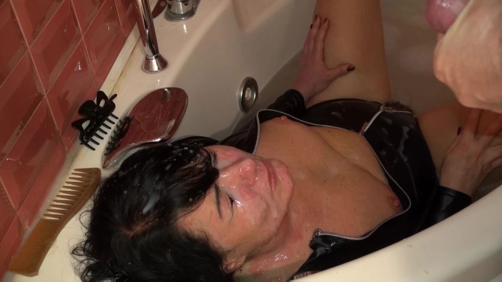 sexy foto nr. 9 von NACH DER SPERMASCHLACHT NOCH EIN SPERMABAD