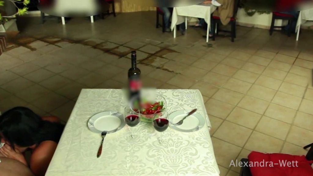 sexy foto nr. 2 von 2 SPERMA-GRANATEN INS GESICHT MITTEN IM RESTAURANT!