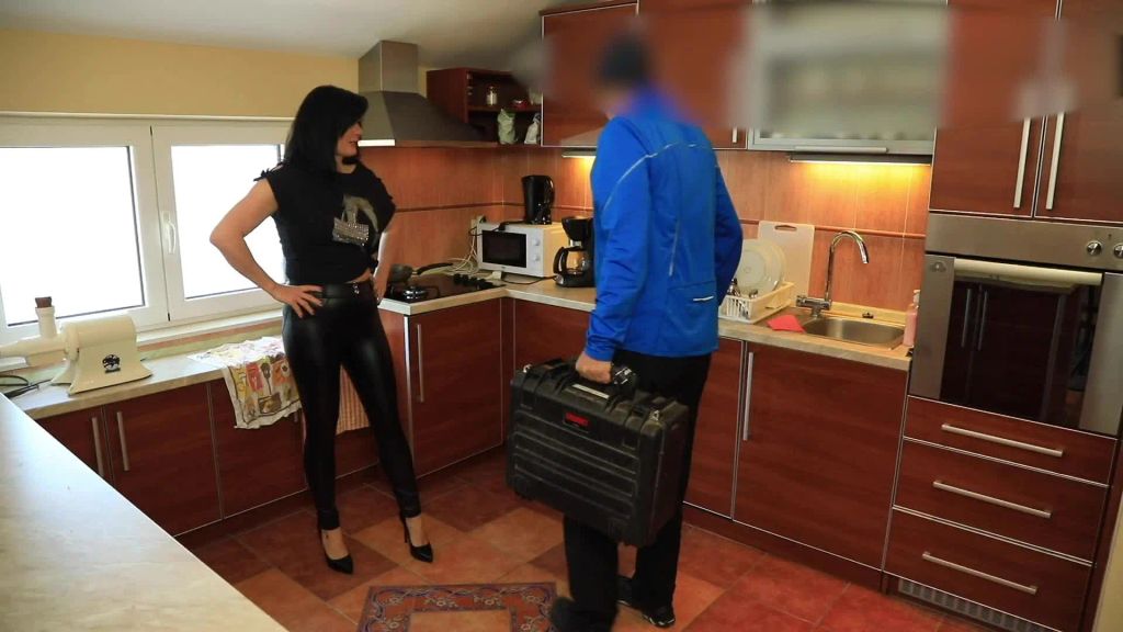 sexy foto nr. 1 von EHEMANN LUTSCHT HANDWERKER-CREAMPIE AUS DER LEDERFOTZE