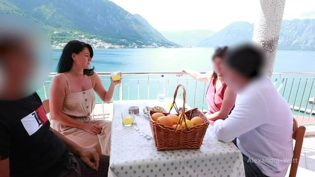 sexy foto nr. 1 von PUBLIK! 23cm RIESEN SCHWANZ IM RESTAURANT ABGEWICHST