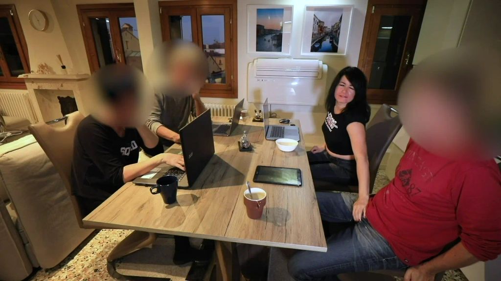 sexy foto nr. 1 von Beim Meeting heimlich abgewichst und zum Spritzen gebracht!
