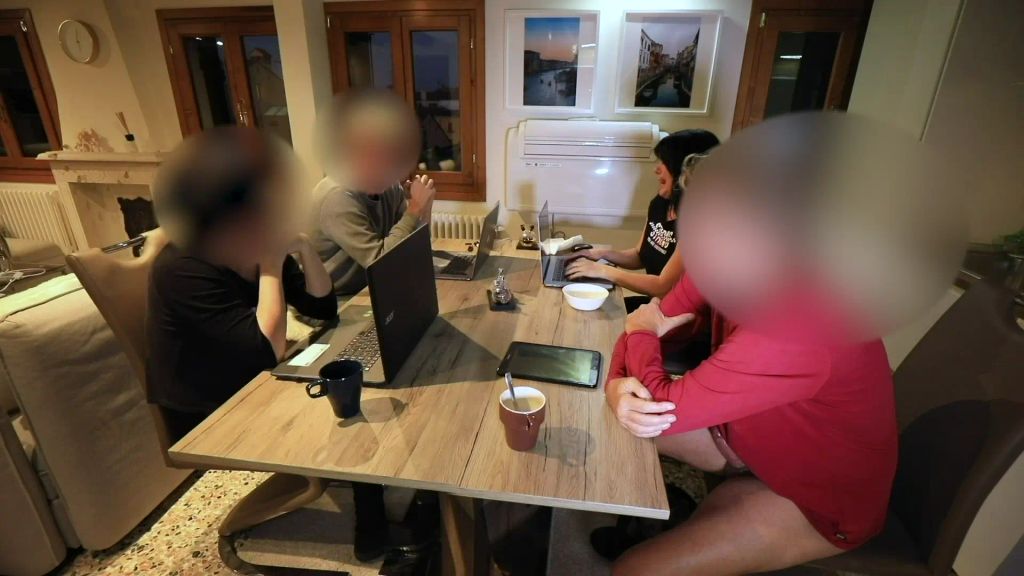 sexy foto nr. 6 von Beim Meeting heimlich abgewichst und zum Spritzen gebracht!