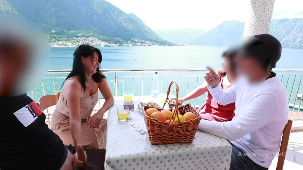 sexy foto nr. 2 von PUBLIK! GEILEN SCHWANZ IM RESTAURANT ABGEWICHST