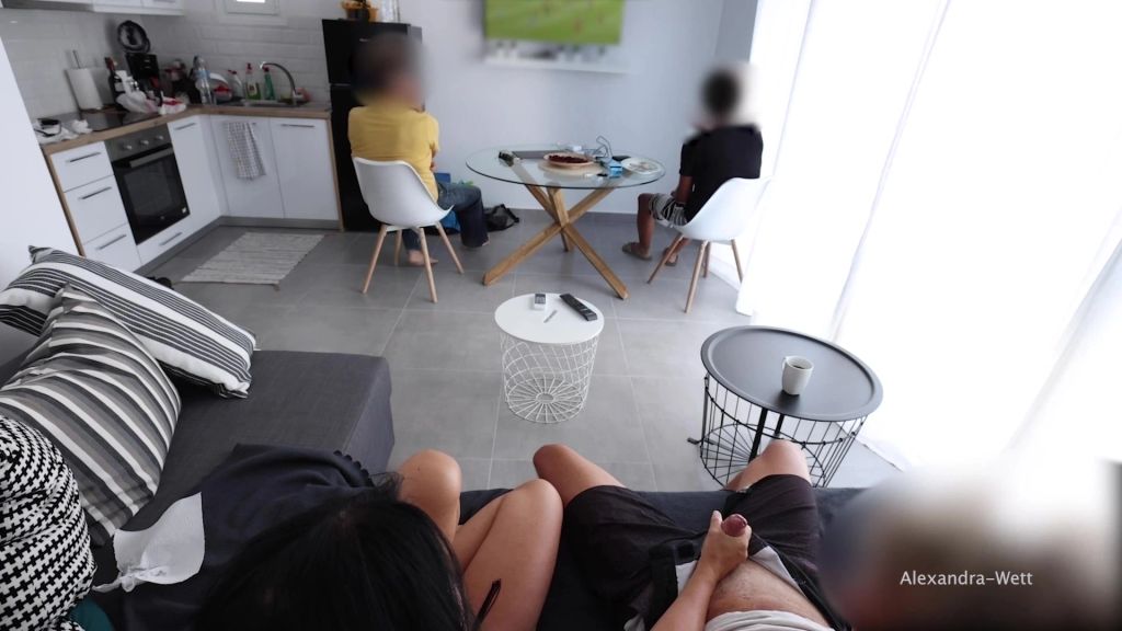 sexy foto nr. 2 von Psst! Fußball Abend eskaliert im doppelten Spermarausch