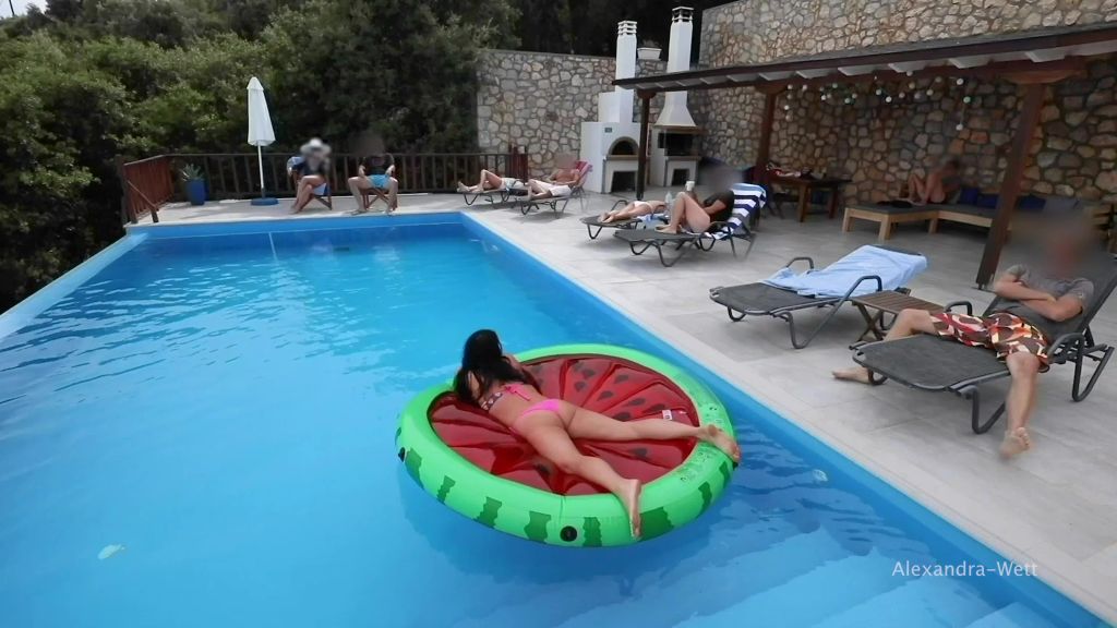 sexy foto nr. 1 von Publik! IM HOTELPOOL VOR ALLEN GÄSTEN GEFICKT!