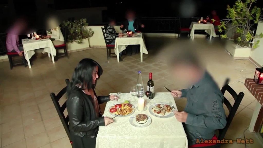 sexy foto nr. 1 von Public Schlampe fickt alle Schwänze an jedem Ort