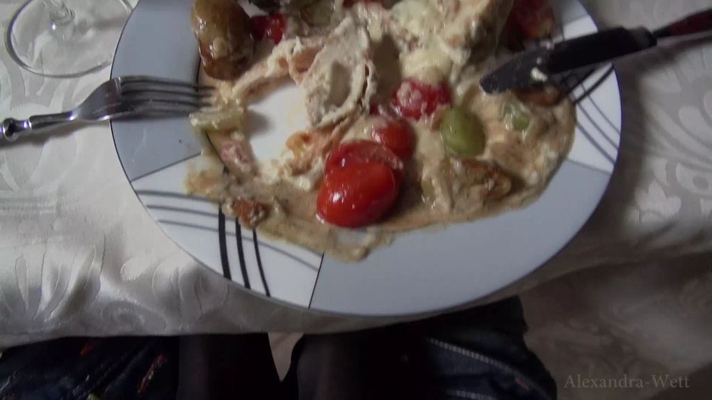 sexy foto nr. 1 von Ich packte seinen riesen Schwanz mitten im Restaurant aus