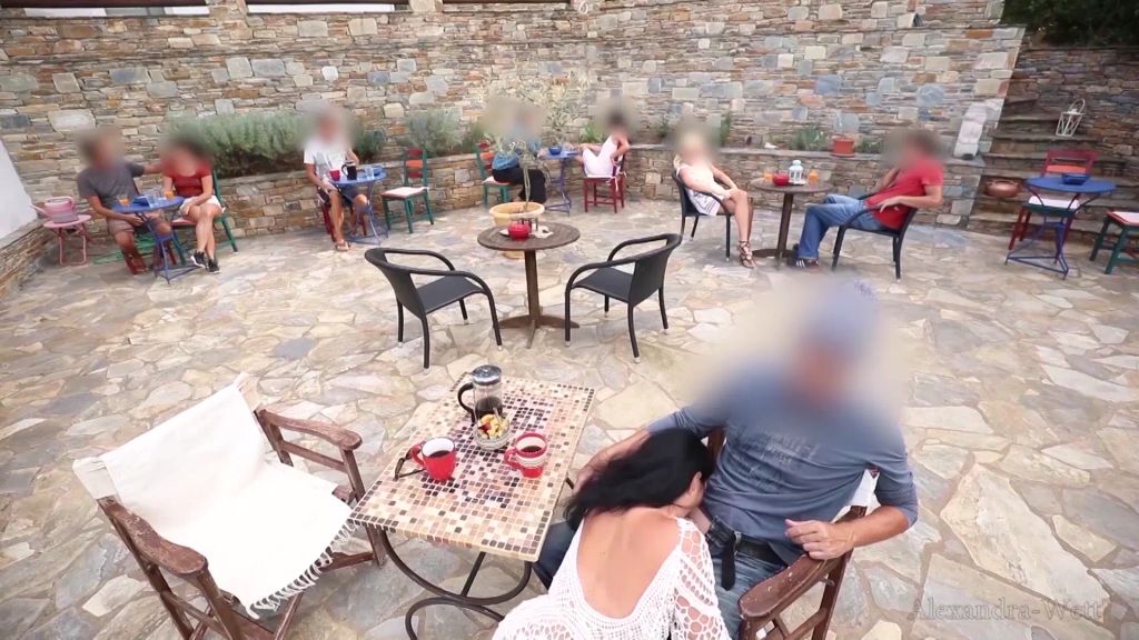 sexy foto nr. 7 von Ich packte seinen riesen Schwanz mitten im Restaurant aus