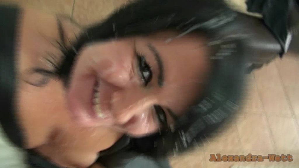 sexy foto nr. 3 von MEGA FACIAL! SPERMA TSUNAMI MITTEN IN DIE FICKFRESSE!
