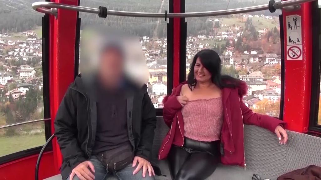 Vorschaubild 1 zum Video „DREIST! FREMDER SCHWANZ PUBLIC BENUTZT!“