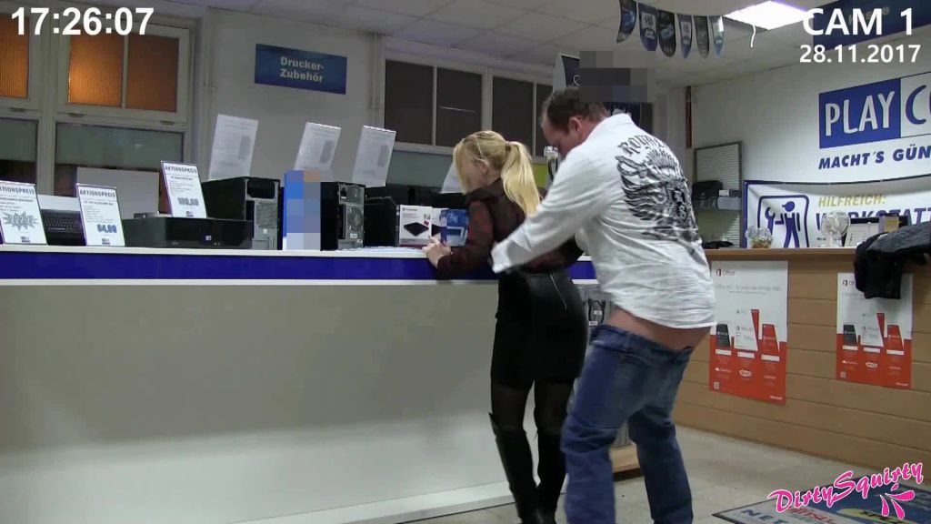 sexy foto nr. 4 von Puplic UNGLAUBLICH! - Sandwich im Computerladen...