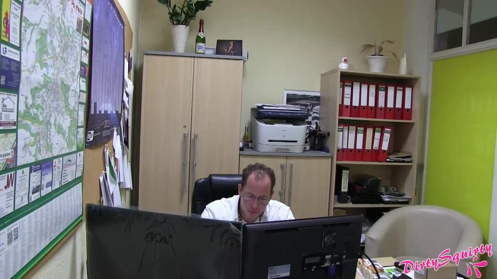 sexy foto nr. 1 von 200€ für den Arsch Arbeitskollegen verlangt harten Analsex!