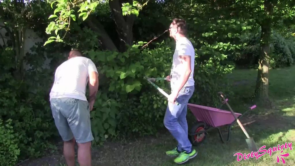 sexy foto nr. 1 von Gärtner verführt - Teil 1