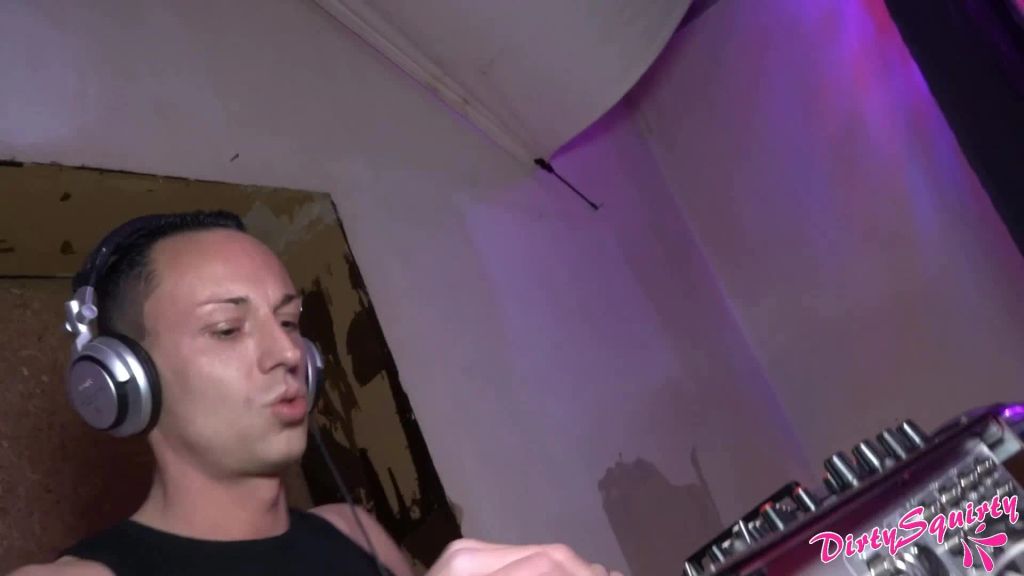 sexy foto nr. 1 von Wie geil war das! DJ in der Disco abgeschleppt -1