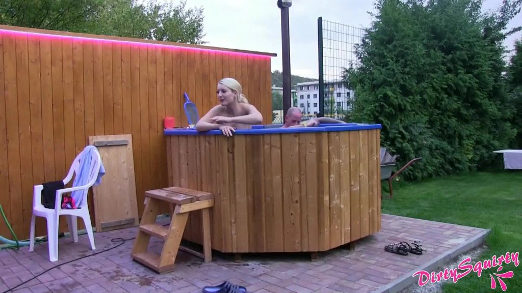 sexy foto nr. 2 von Nachbarn vor meinem Cuckold gefickt!