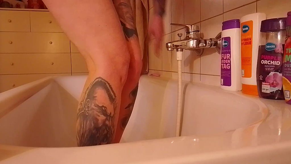 Vorschaubild 9 zum Video „Sektdusche für Dich“