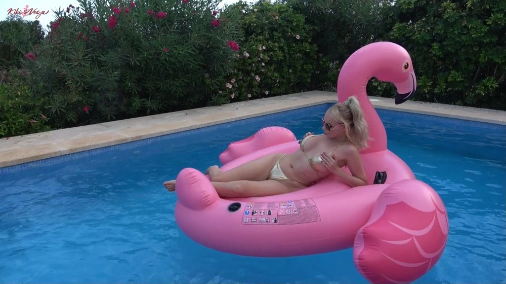sexy foto nr. 2 von Wixx für deine WETLOOK-Bikini-Göttin!!