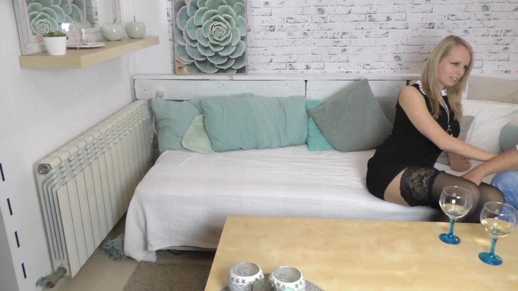 sexy foto nr. 1 von Cucki, deine Ehefotze fickt fremd!