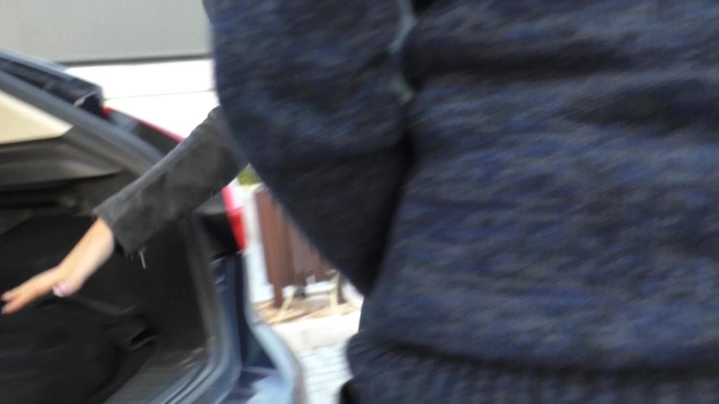 sexy foto nr. 4 von PISSFICK auf öffentlichem Parkplatz!!