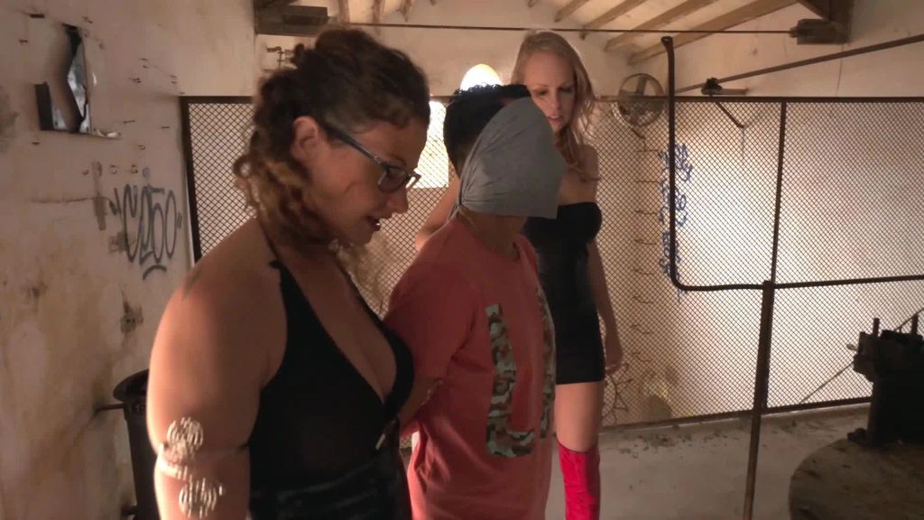 sexy foto nr. 1 von Pissstrafe für die Sklavendrecksau (Extrem nass)!