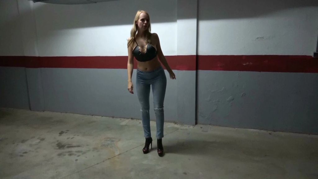 sexy foto nr. 2 von Geiler JEANSPISS im öffentlichen Parkhaus!!