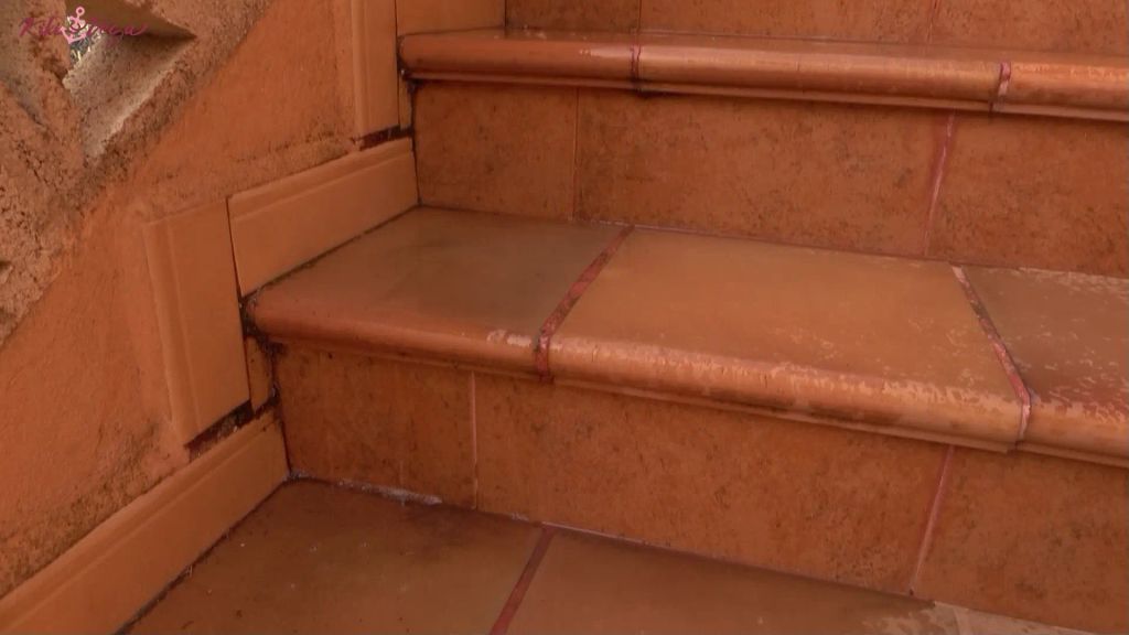 sexy foto nr. 6 von UltraWET! 2 PISSFOTZEN fluten die Treppe!!