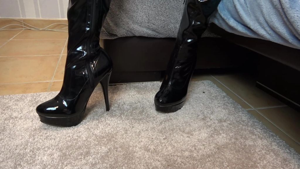 sexy foto nr. 2 von Deine Lackherrin melkt DICH leer!!