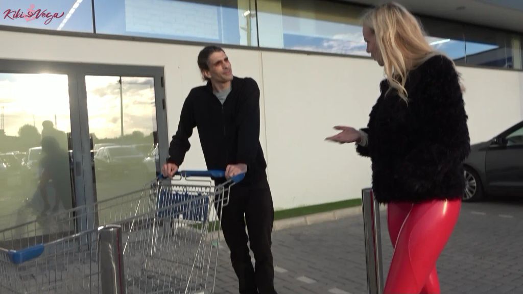 sexy foto nr. 1 von LACKARSCH-TEASE!! Beim Einkaufen XXL-SCHWANZ abgeschleppt!