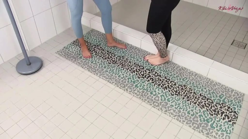 sexy foto nr. 1 von FICKNESSTRAINER spiesst Teens mit XXL-Prügel in der öffentli