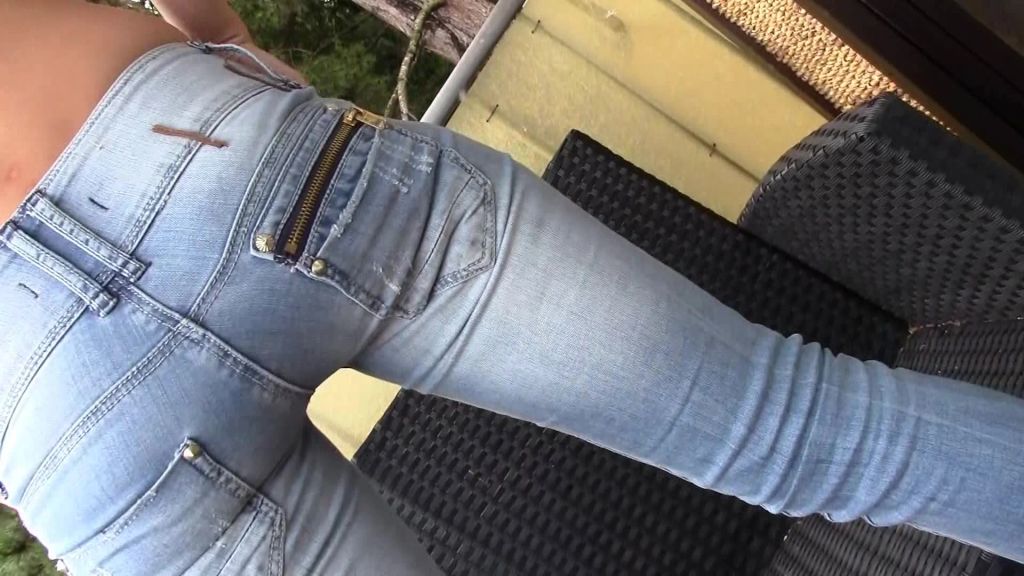 Vorschaubild 7 zum Video „DENIM - Jeans vollpissen? Für Dich immer!“