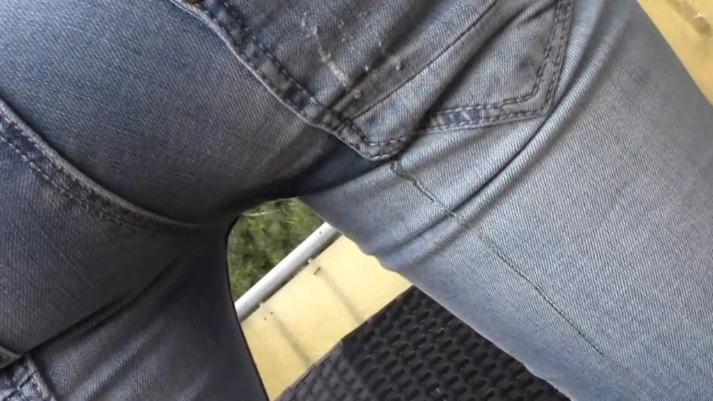 Vorschaubild 8 zum Video „DENIM - Jeans vollpissen? Für Dich immer!“