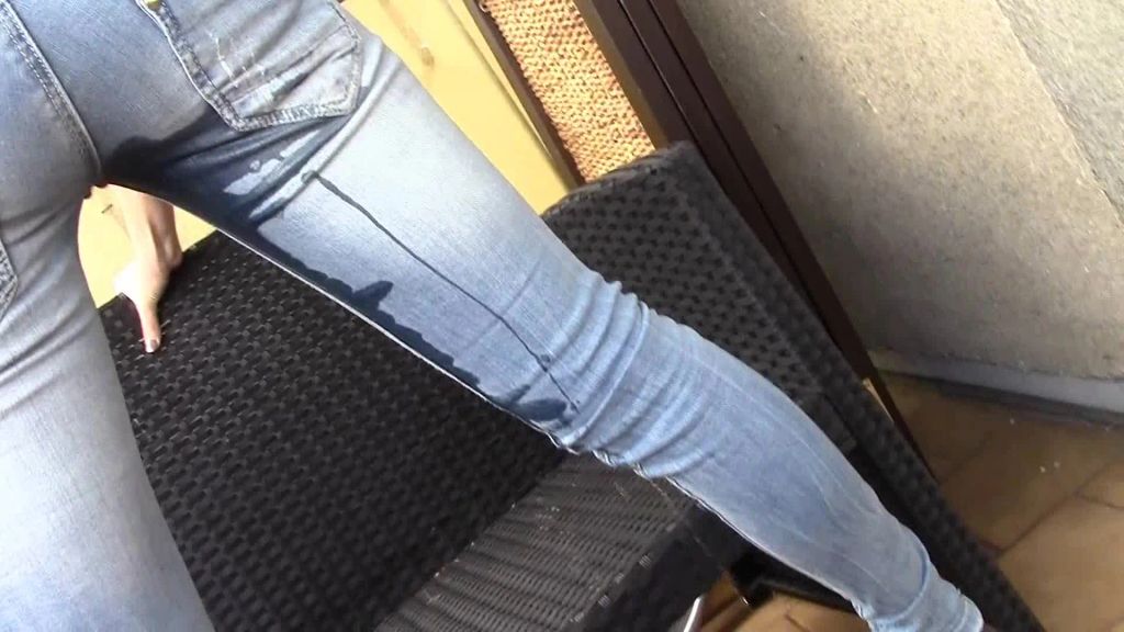 Vorschaubild 9 zum Video „DENIM - Jeans vollpissen? Für Dich immer!“