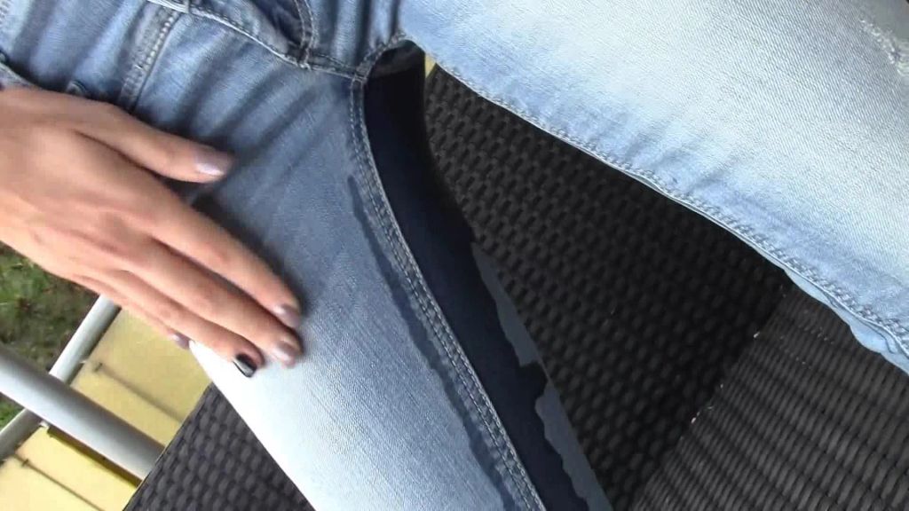 Vorschaubild 10 zum Video „DENIM - Jeans vollpissen? Für Dich immer!“