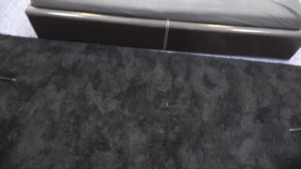 Vorschaubild 1 zum Video „Familienfeier! Vögeln im Schlafzimmer SEINER Eltern?“